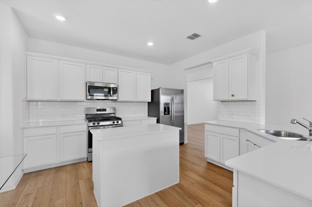 3401 Kingsview Drive, Denton, TX 76207