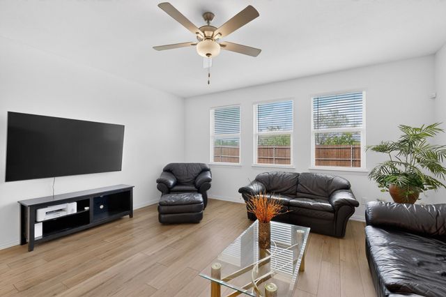 3401 Kingsview Drive, Denton, TX 76207