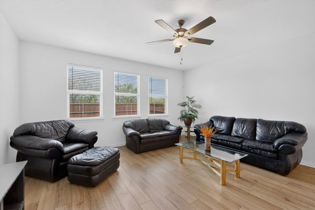 3401 Kingsview Drive, Denton, TX 76207