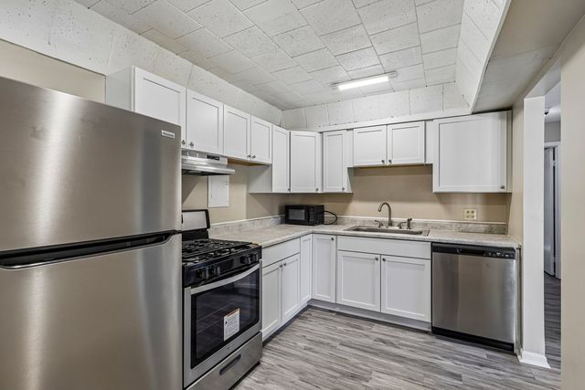 1760 BRISTOL Walk B, Hoffman Estates, IL 60169