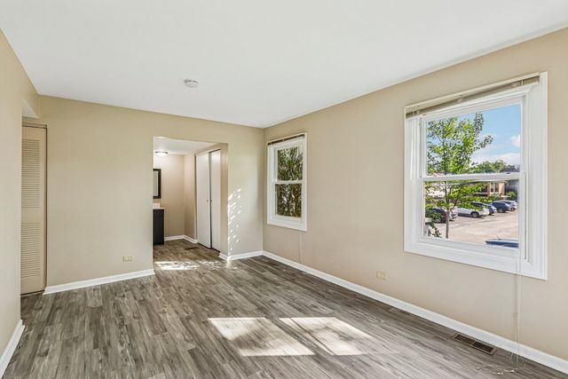 1760 BRISTOL Walk B, Hoffman Estates, IL 60169