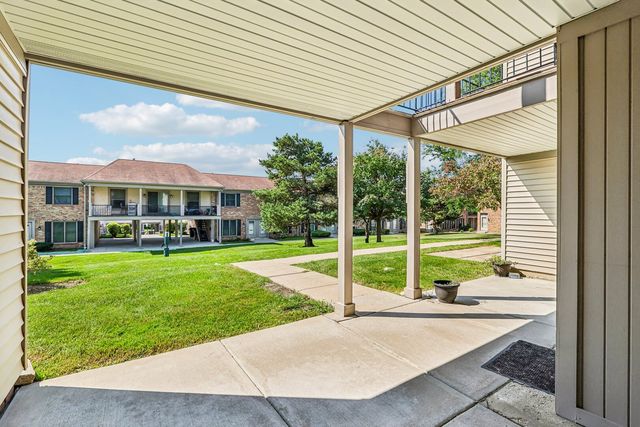 1760 BRISTOL Walk B, Hoffman Estates, IL 60169