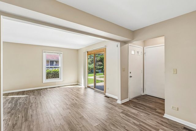 1760 BRISTOL Walk B, Hoffman Estates, IL 60169