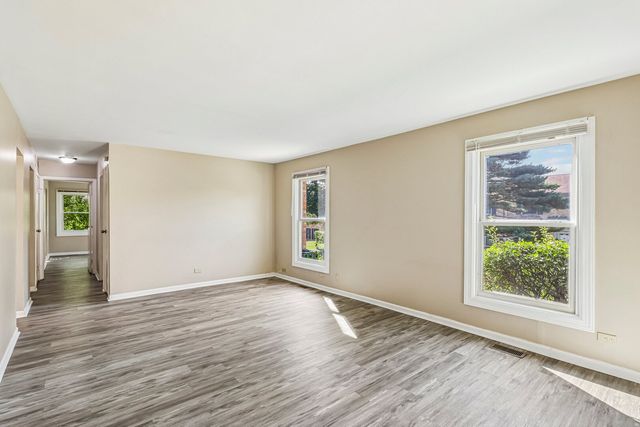 1760 BRISTOL Walk B, Hoffman Estates, IL 60169