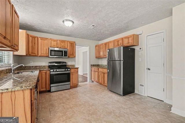 175 Woodsong Drive, Fayetteville, GA 30214