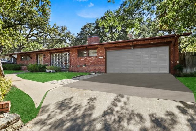 5754 Blueridge Drive, Fort Worth, TX 76112