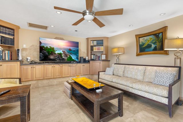 2760 Puu Hoolai St, Kihei, HI 96753