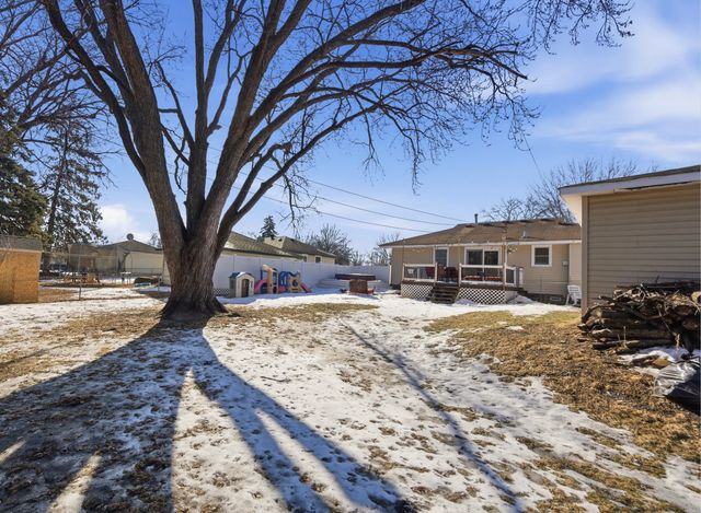6430 Perry Avenue N, Brooklyn Center, MN 55429