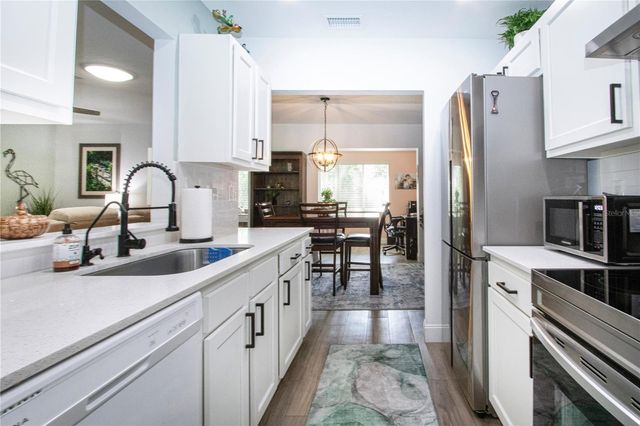 505 FINSBURY CIRCLE A, Sun City Center, FL 33573