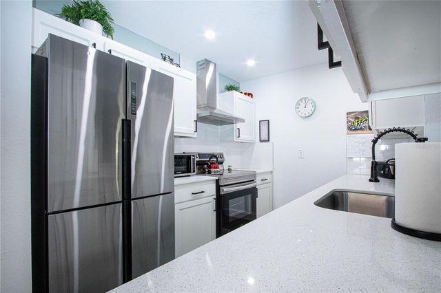 505 FINSBURY CIRCLE A, Sun City Center, FL 33573
