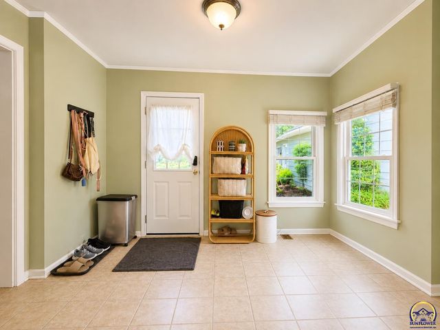 1811 SW Oakley AVE, Topeka, KS 66604