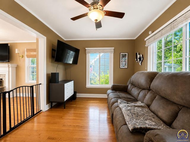 1811 SW Oakley AVE, Topeka, KS 66604