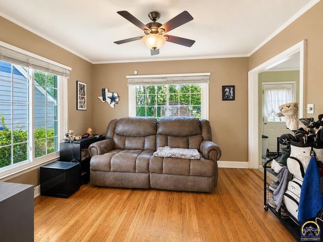1811 SW Oakley AVE, Topeka, KS 66604