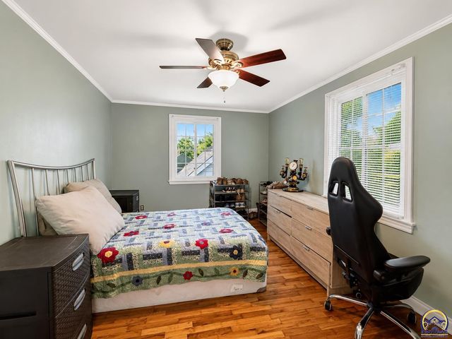 1811 SW Oakley AVE, Topeka, KS 66604