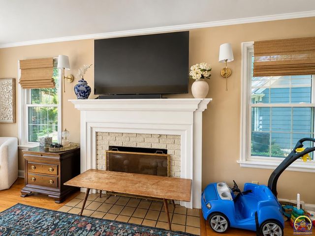 1811 SW Oakley AVE, Topeka, KS 66604