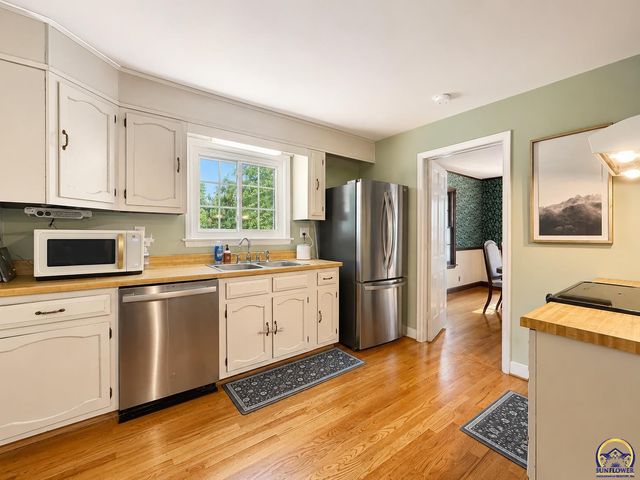 1811 SW Oakley AVE, Topeka, KS 66604