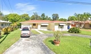 127 Calle Largo Dr, Hollywood, FL 33021