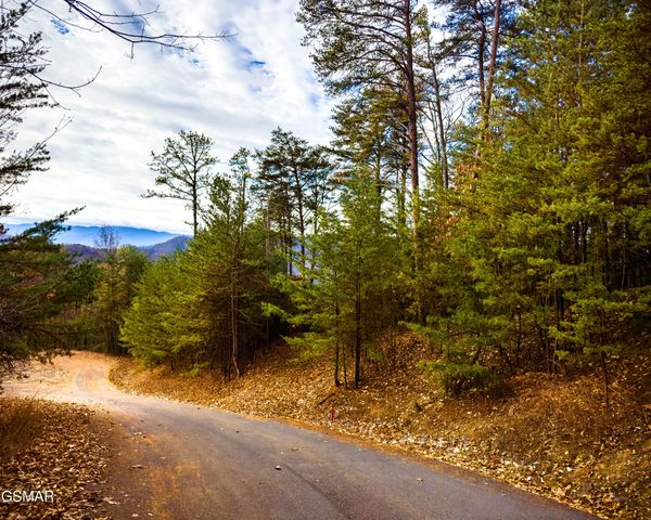 12 Stackstone Road, Sevierville, TN 37862