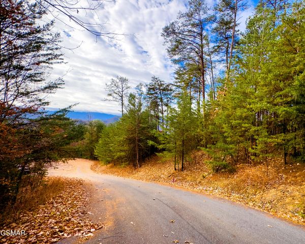 12 Stackstone Road, Sevierville, TN 37862