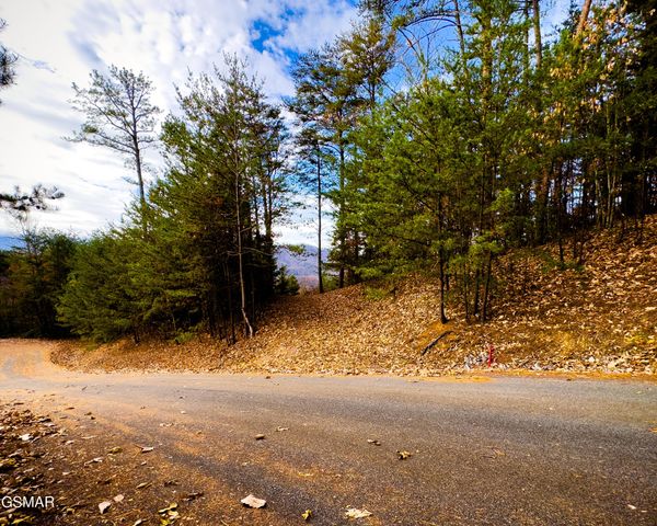 12 Stackstone Road, Sevierville, TN 37862