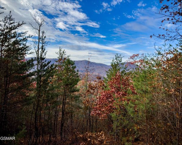 12 Stackstone Road, Sevierville, TN 37862