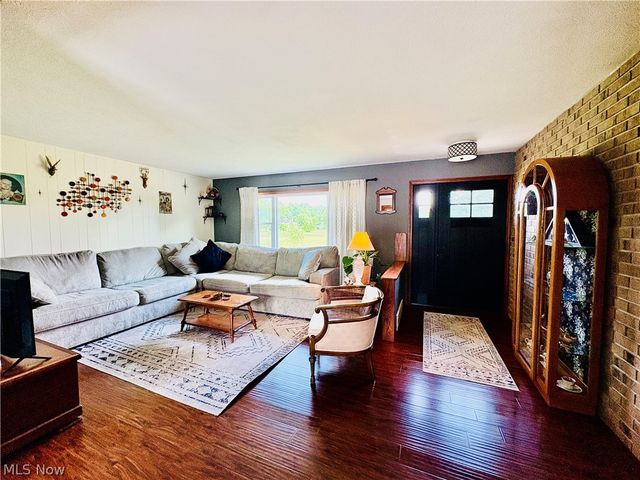 8591 Crow Road, Litchfield, OH 44253