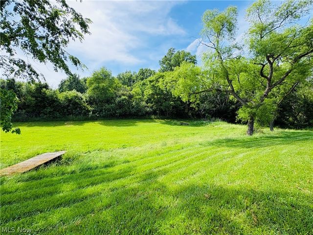 8591 Crow Road, Litchfield, OH 44253