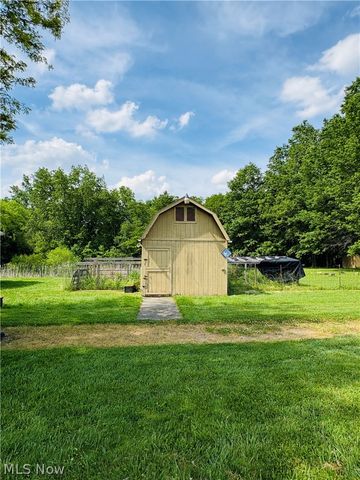 8591 Crow Road, Litchfield, OH 44253