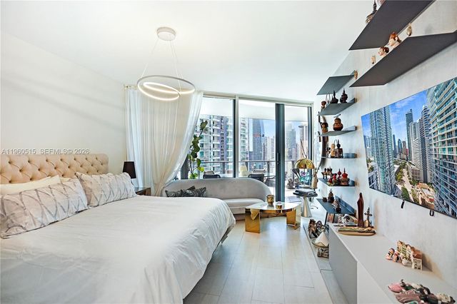 1000 Brickell Plz 1902, Miami, FL 33131