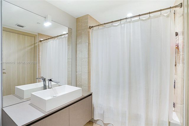 1000 Brickell Plz 1902, Miami, FL 33131