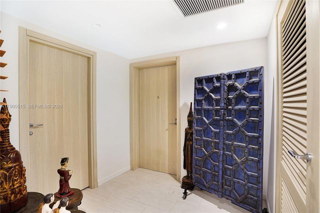 1000 Brickell Plz 1902, Miami, FL 33131