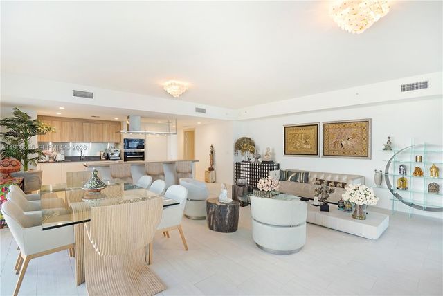 1000 Brickell Plz 1902, Miami, FL 33131