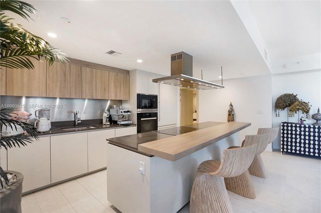 1000 Brickell Plz 1902, Miami, FL 33131