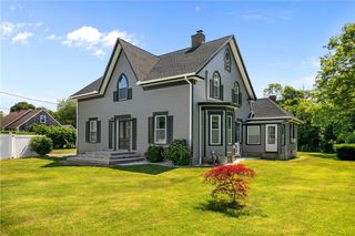 93 East Main Road, Portsmouth, RI 02871