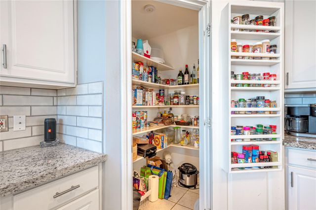 8530 Stone Village Lane, Houston, TX 77040