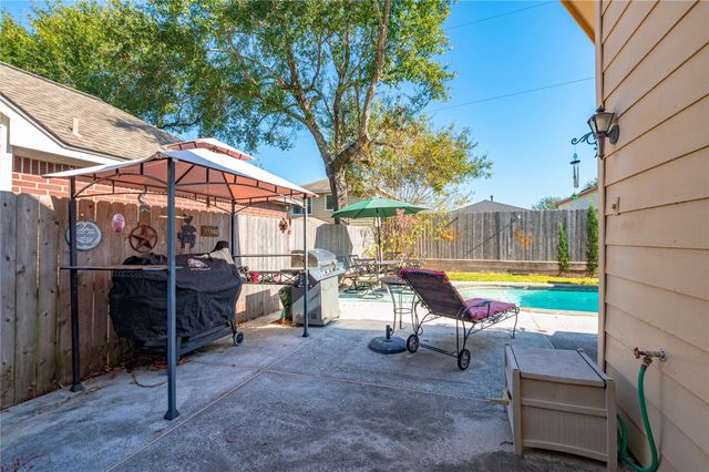 8530 Stone Village Lane, Houston, TX 77040