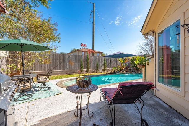 8530 Stone Village Lane, Houston, TX 77040