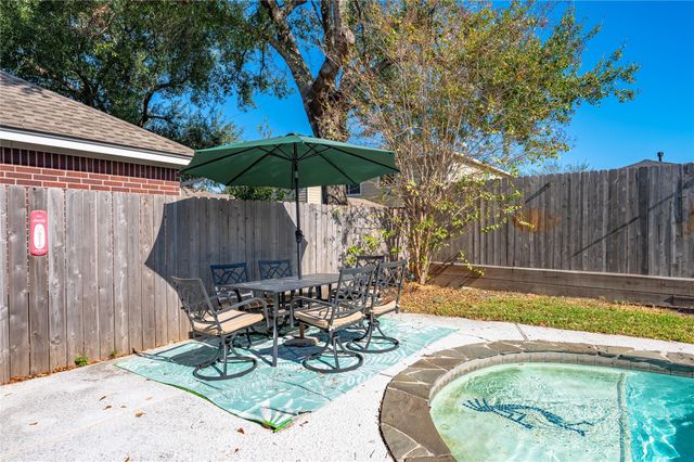 8530 Stone Village Lane, Houston, TX 77040