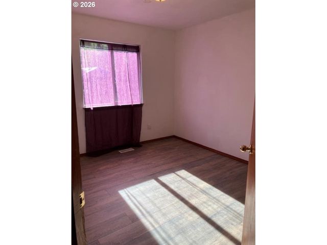 945 Ne Lija Loop, Portland, OR 97211