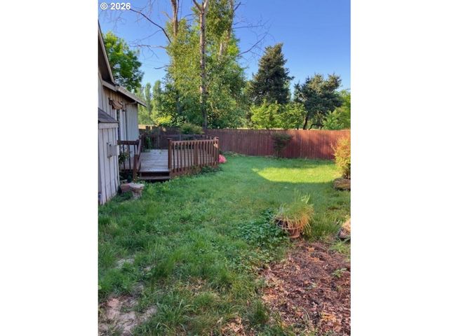 945 Ne Lija Loop, Portland, OR 97211