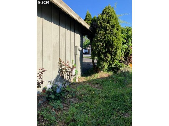 945 Ne Lija Loop, Portland, OR 97211