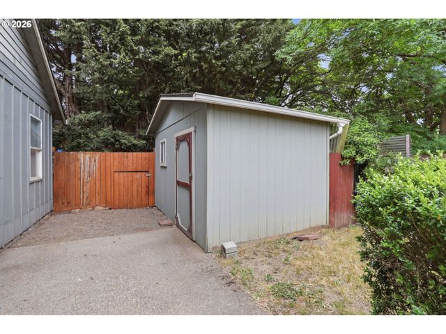 945 Ne Lija Loop, Portland, OR 97211