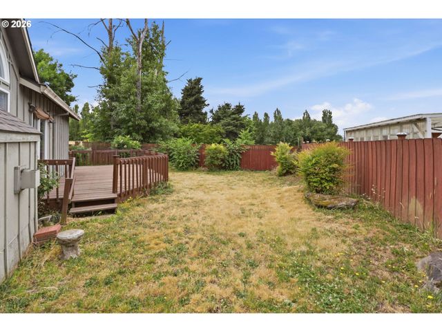945 Ne Lija Loop, Portland, OR 97211