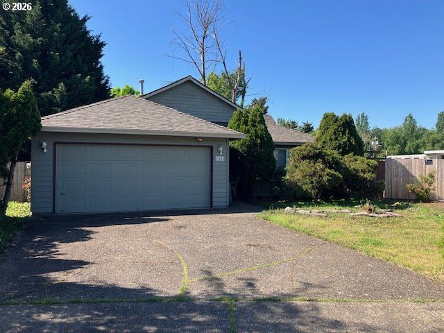 945 Ne Lija Loop, Portland, OR 97211
