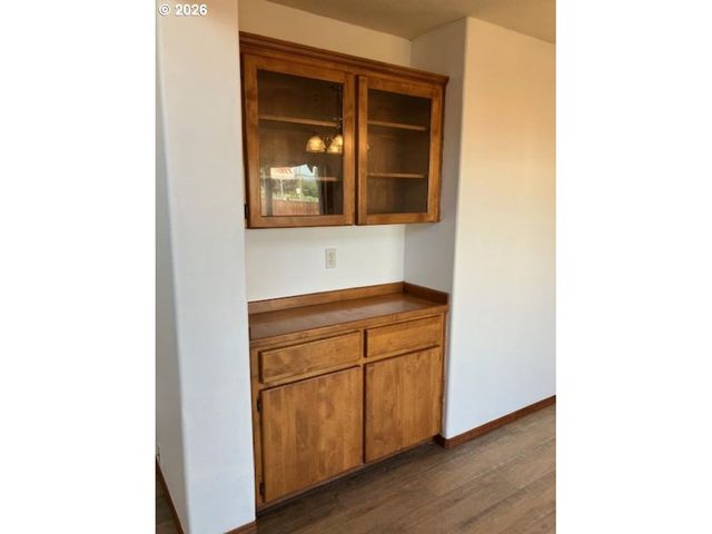 945 Ne Lija Loop, Portland, OR 97211
