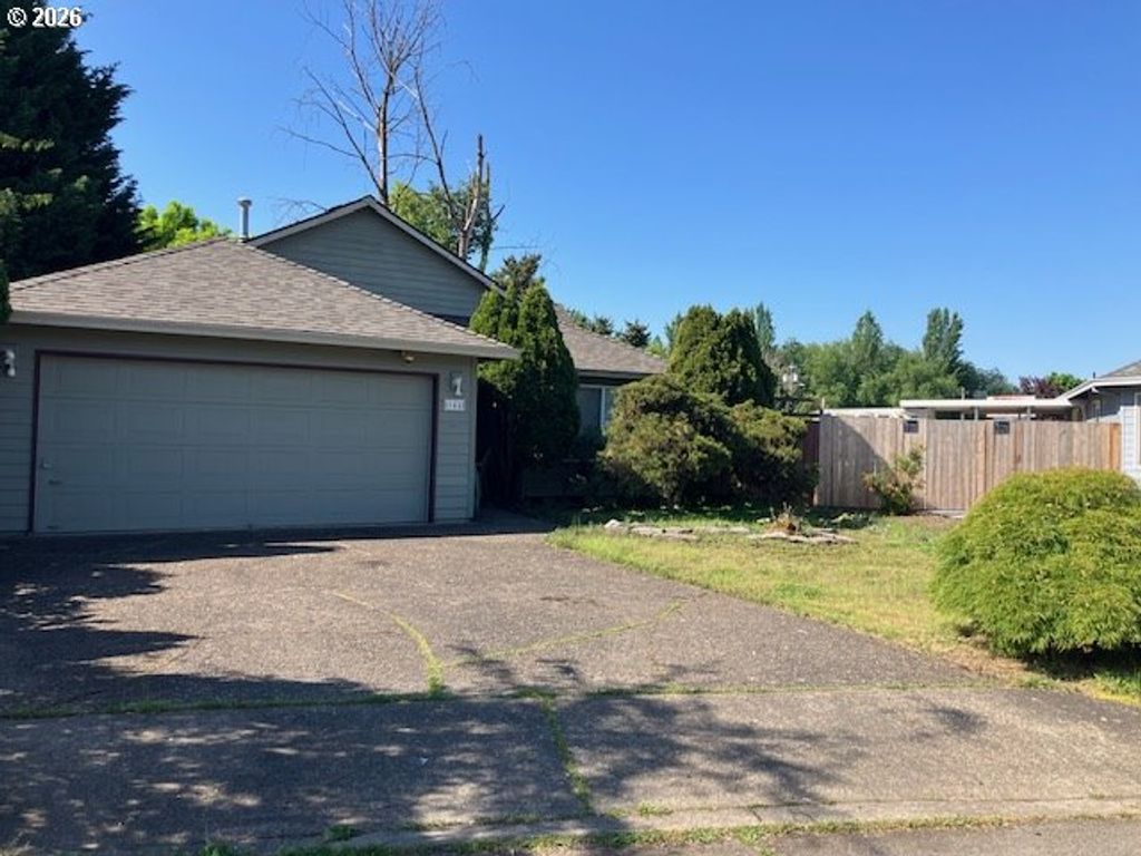 945 Ne Lija Loop, Portland, OR 97211