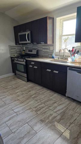 6221 S WOLCOTT Avenue, Chicago, IL 60636