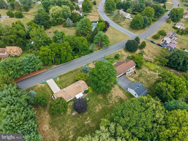 5 DIANNA DR, Annville, PA 17003