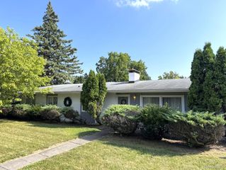 1933 Greenbriar Lane, Flint, MI 48507