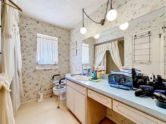 7401 13TH AVENUE W, Bradenton, FL 34209